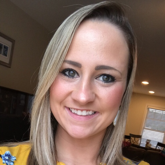 Meet your Posher, Gracey - Picture 2 of 2